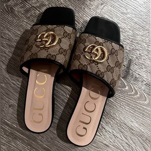 GUCCI Women's GG matelassé canvas slide sandal